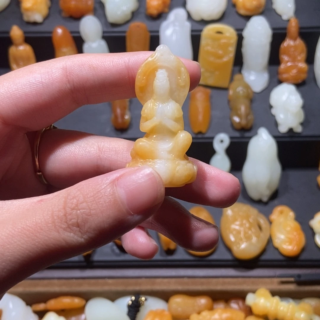 千***扬和田玉未镶嵌颈饰