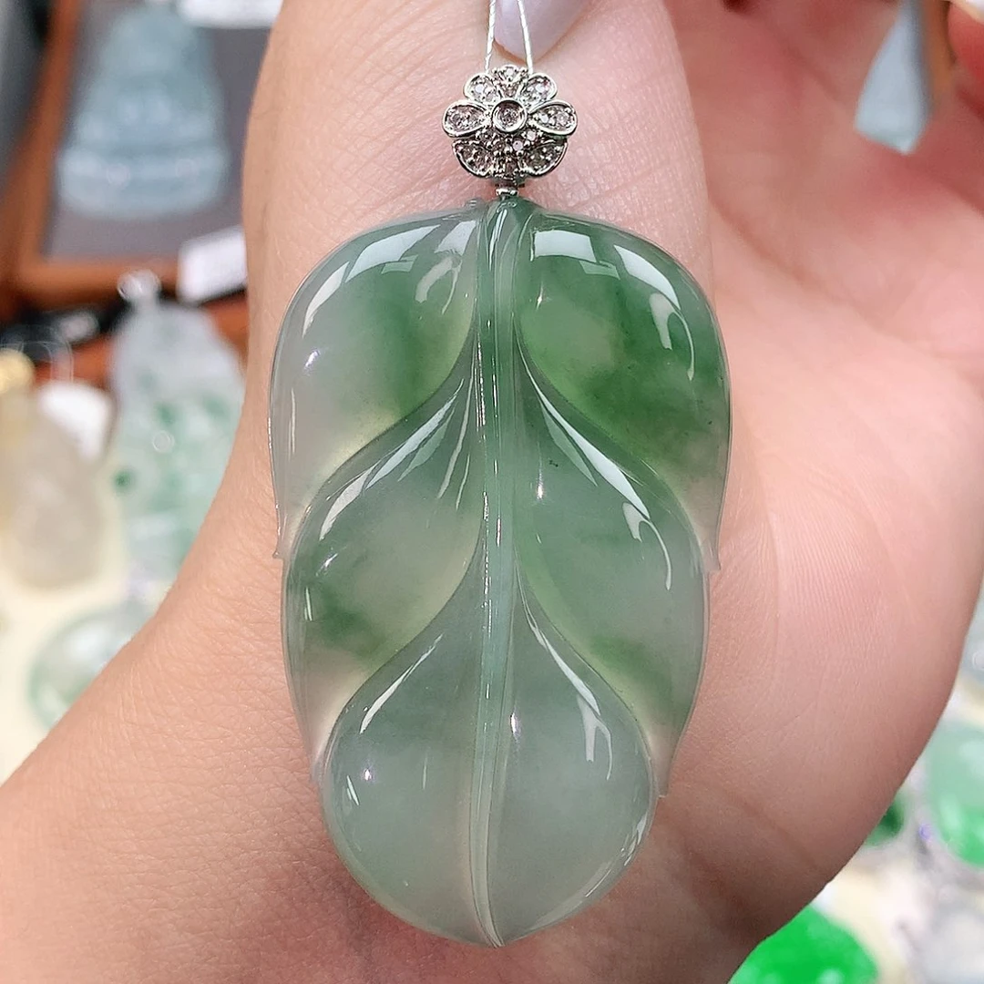 颈饰18K金镶嵌翡翠叶子
