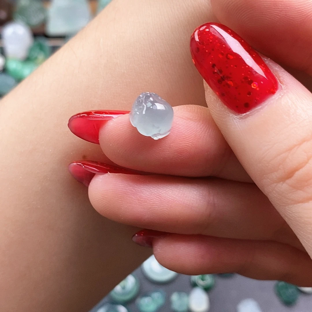 翡翠未镶嵌颈饰金蟾