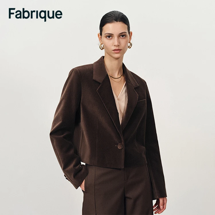 Fabrique Geraldine 秋冬新品摩卡慕斯天鹅绒短款通勤西装外套