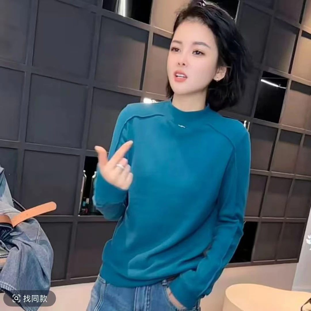 《姚家优麦汇》冬款圆领设计感时尚百搭长袖显瘦上衣款女