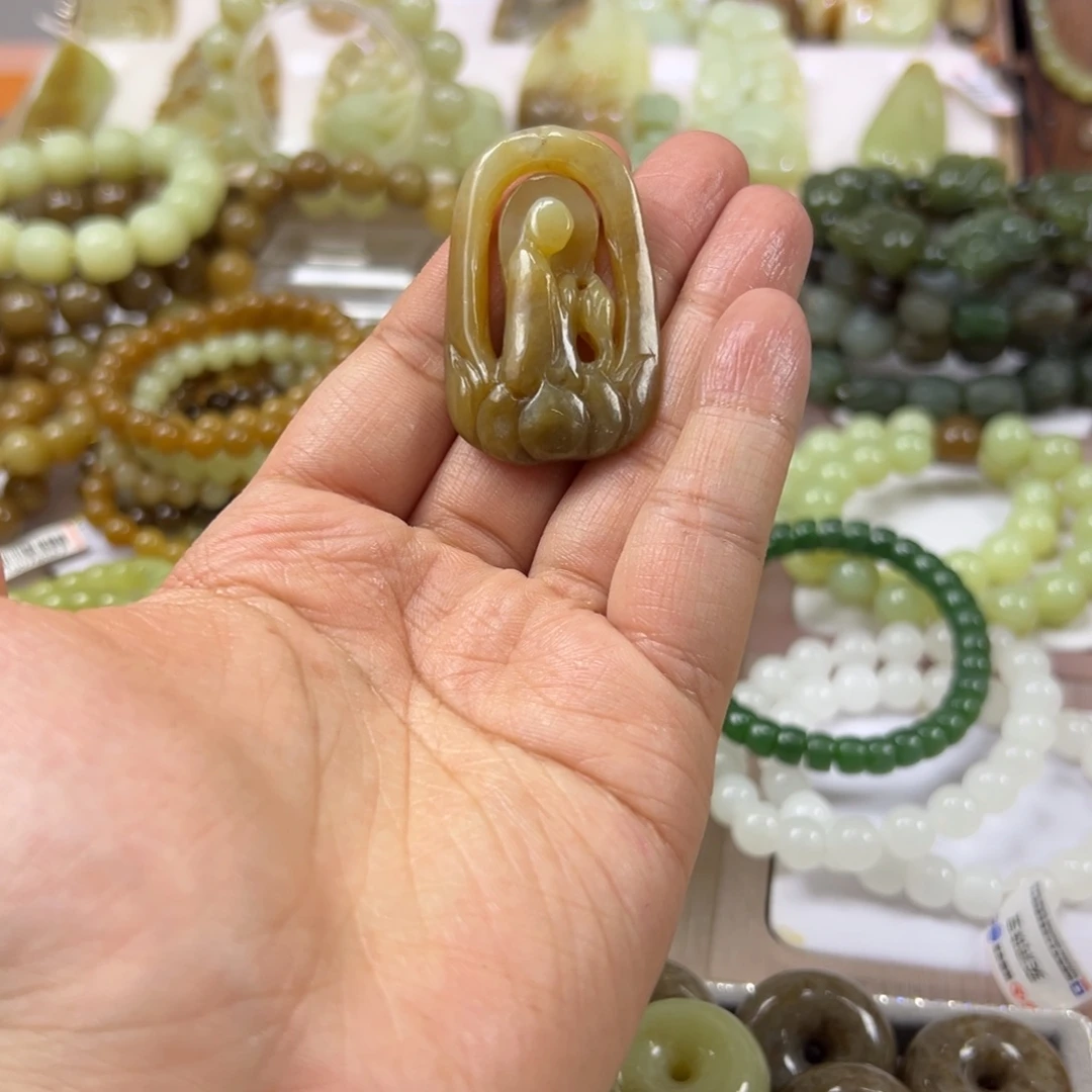 和田玉未镶嵌吊坠(赠链)