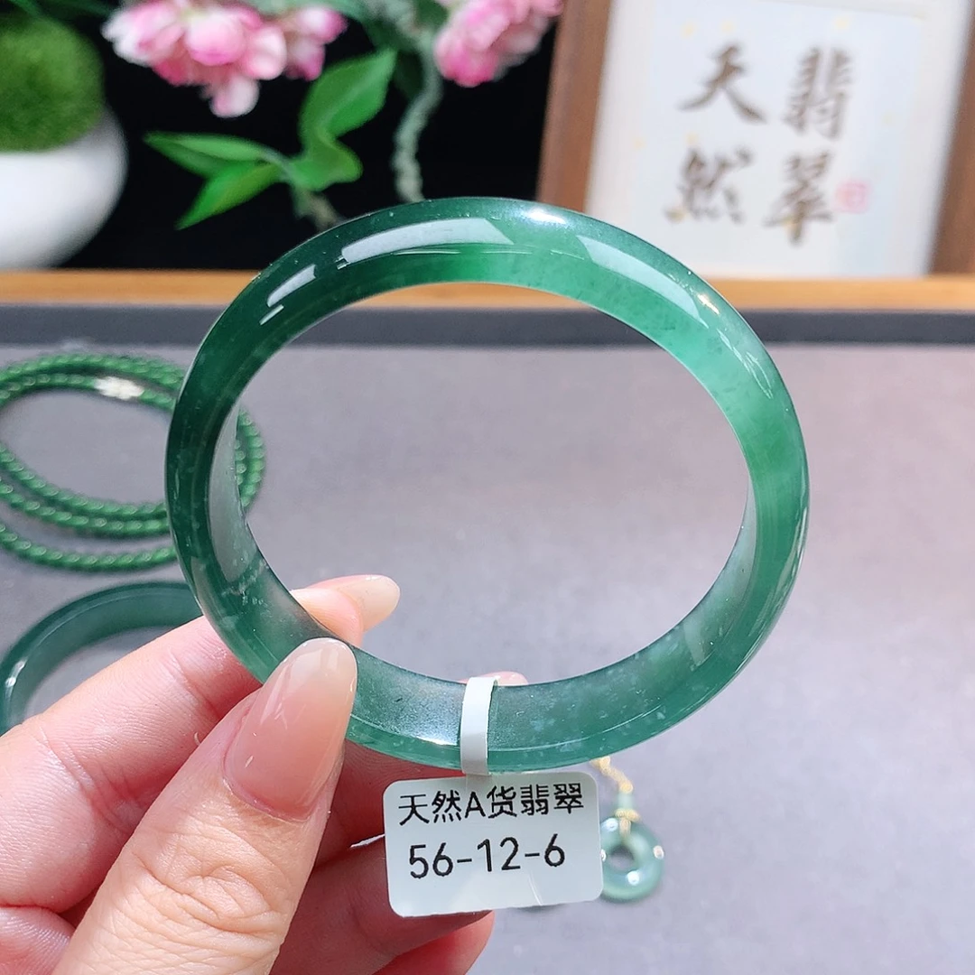 未镶嵌手镯（圆镯）翡翠