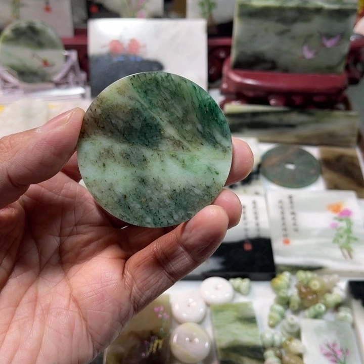 独山玉未镶嵌颈饰