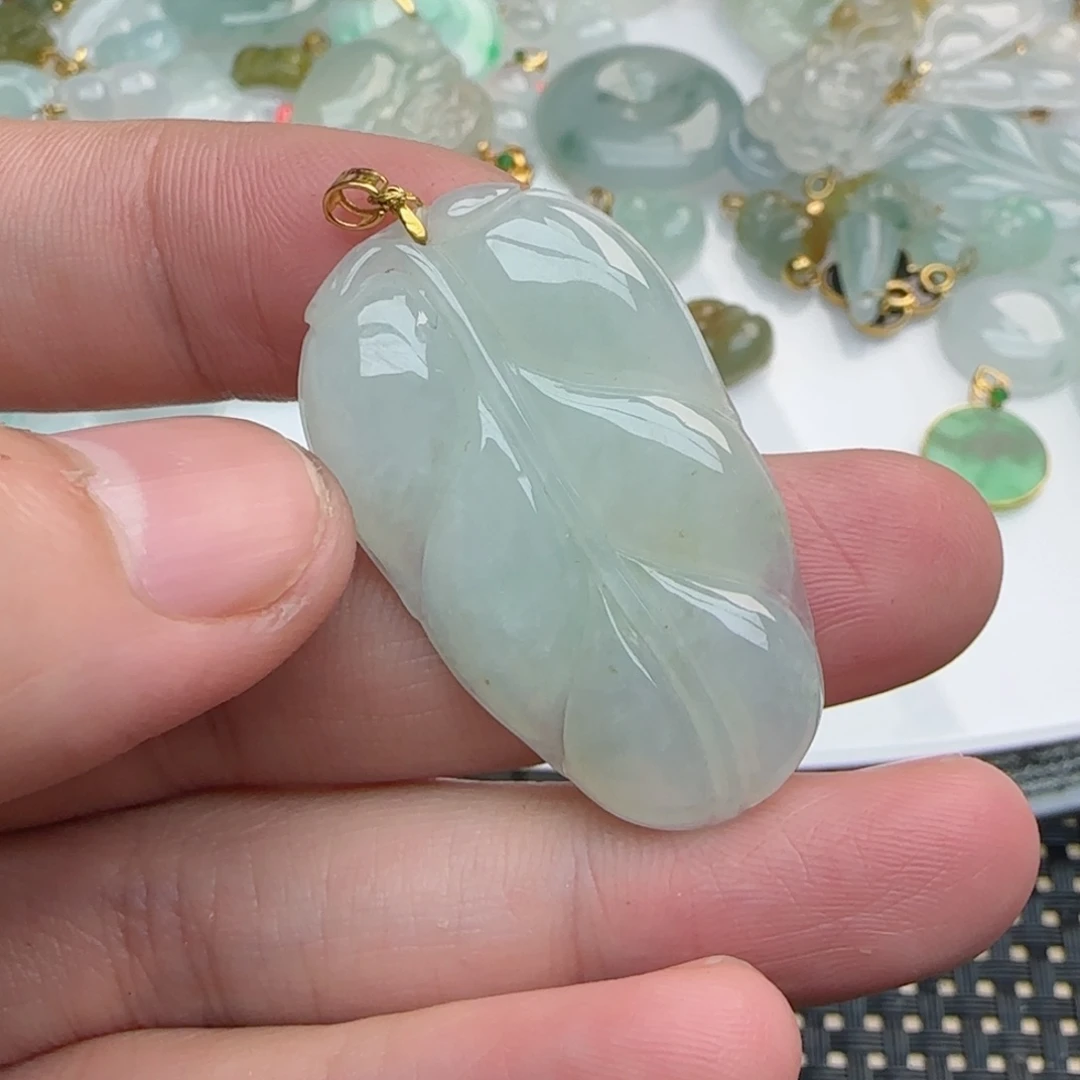 【闪购商品】翡翠颈饰18K金镶嵌大叶