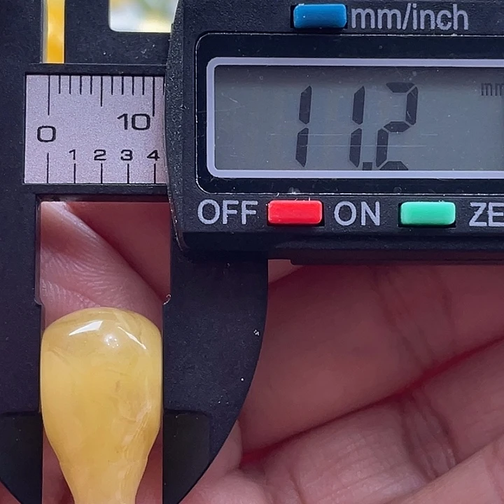 未镶嵌蜜蜡裸石7杂