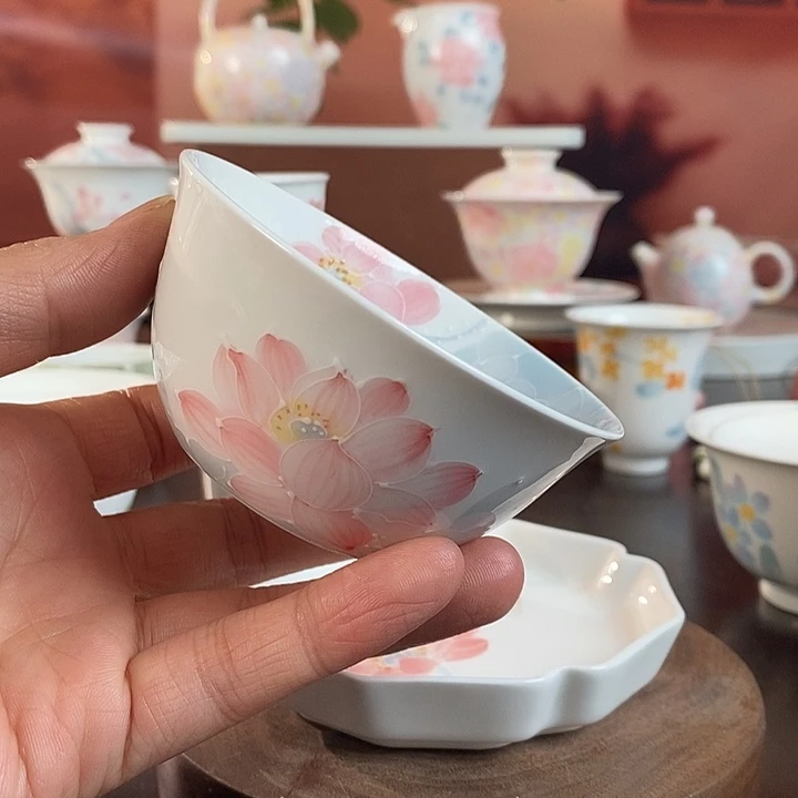 荷韵品茗杯手绘釉下高温