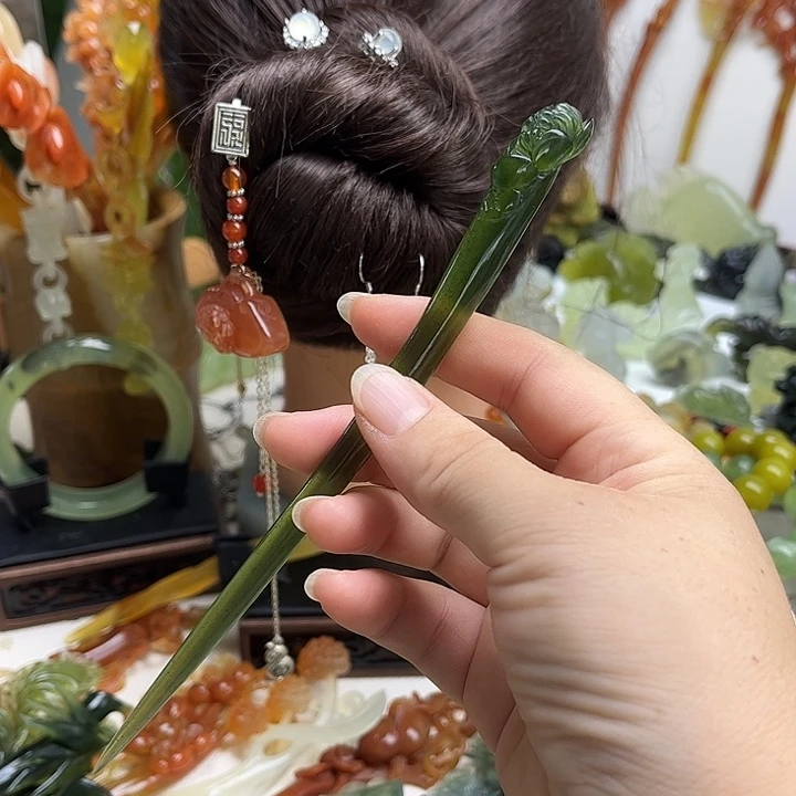 莫***寒蛇纹石玉未镶嵌岫玉发簪