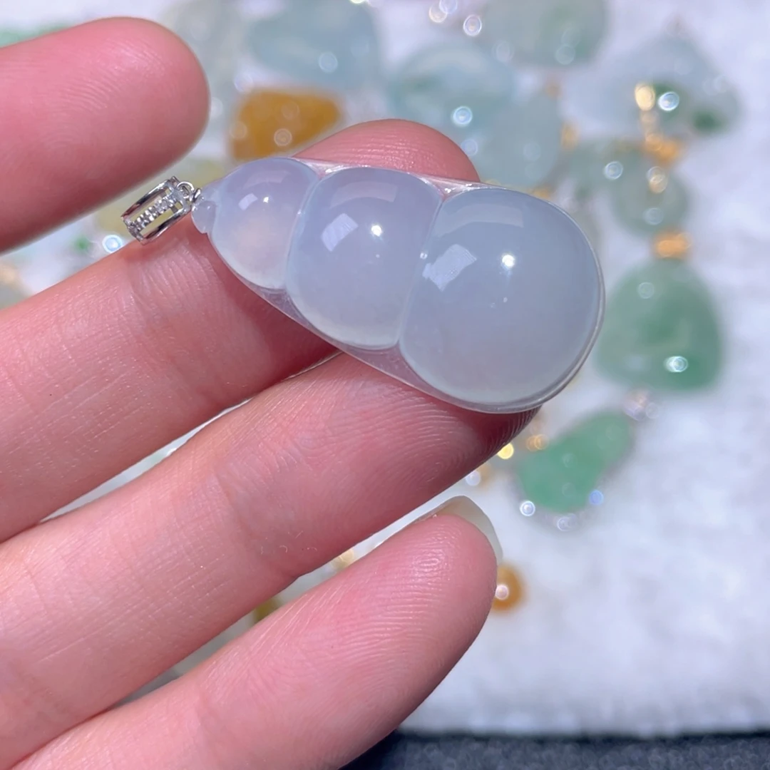 翡翠18K金镶嵌颈饰翡翠