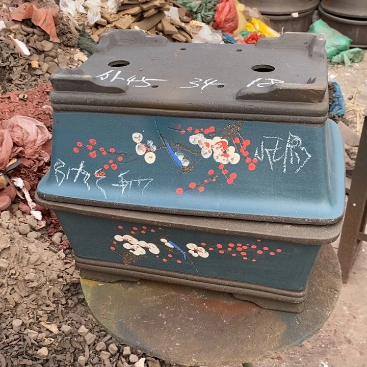 紫砂花盆只顾看手机的日子