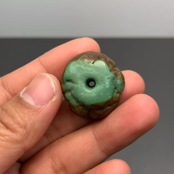 绿松石颈饰未镶嵌