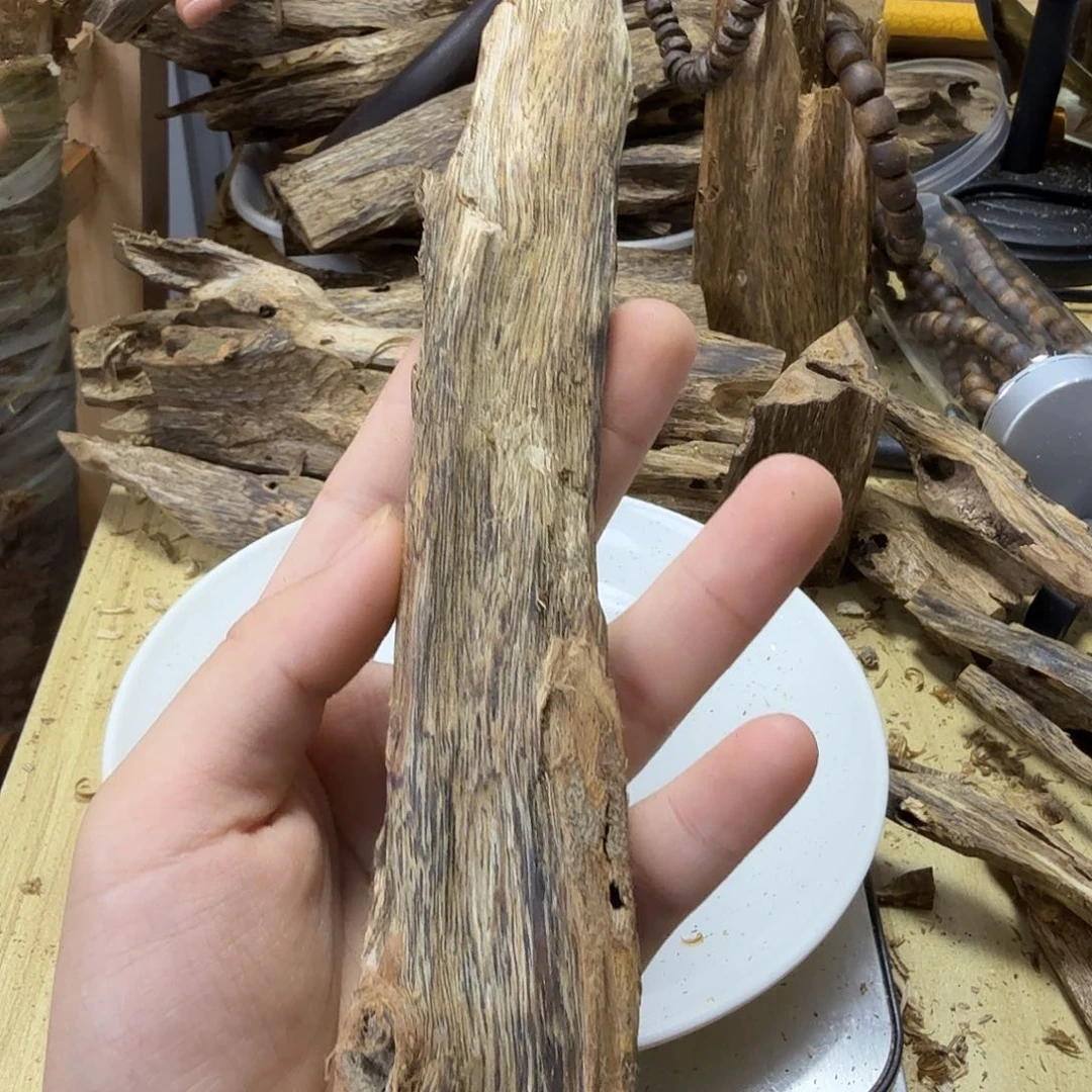 木绿奇楠虫漏59克