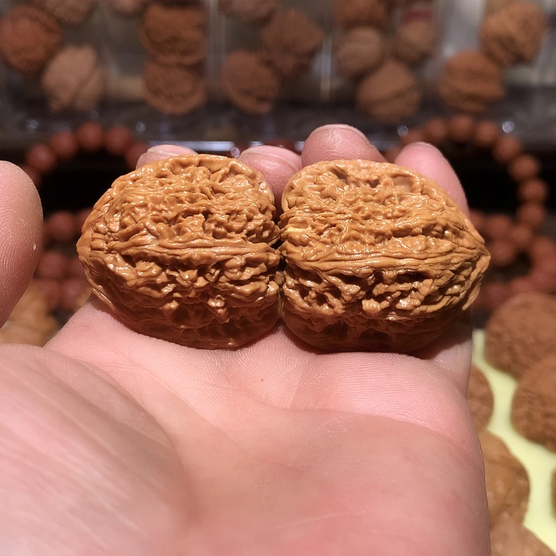 文玩核桃蚂蚁拉丝纹丑疆