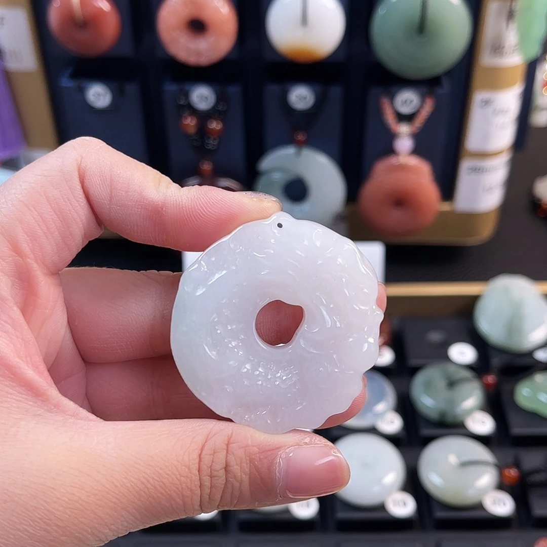 颈饰未镶嵌石英质玉好****己