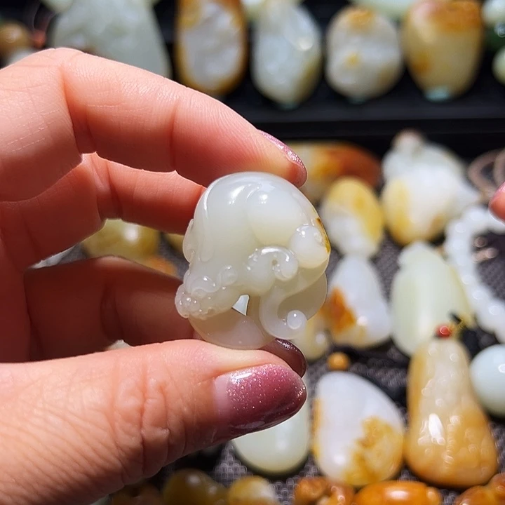 和田玉未镶嵌颈饰