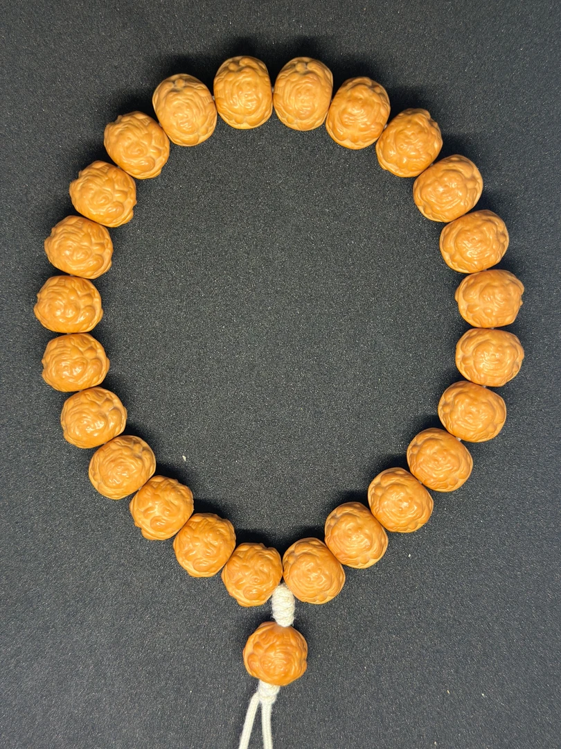 猴头核桃聚宝盆精工雕刻蟾王手持