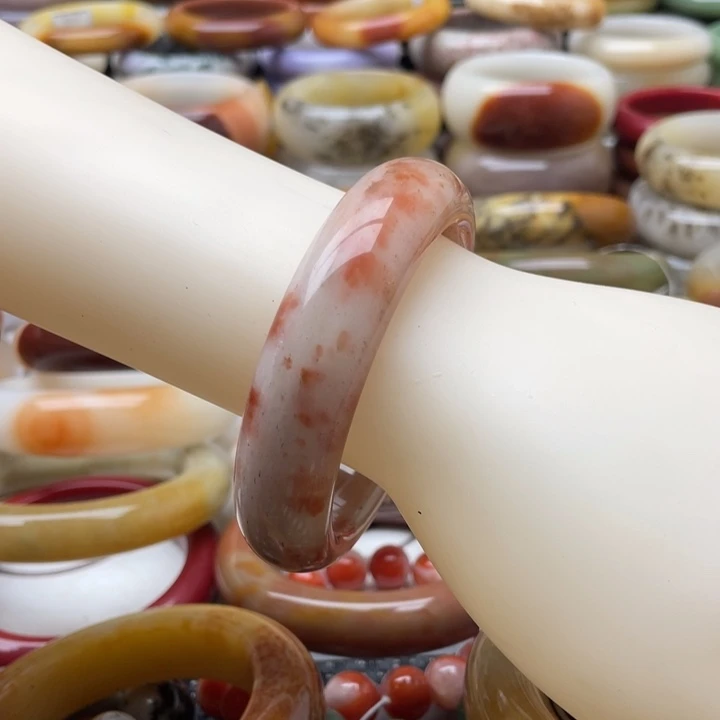 石英岩玉手镯未镶嵌