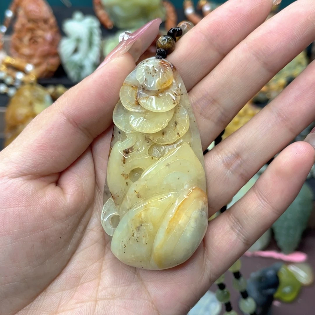 蛇纹石玉颈饰未镶嵌