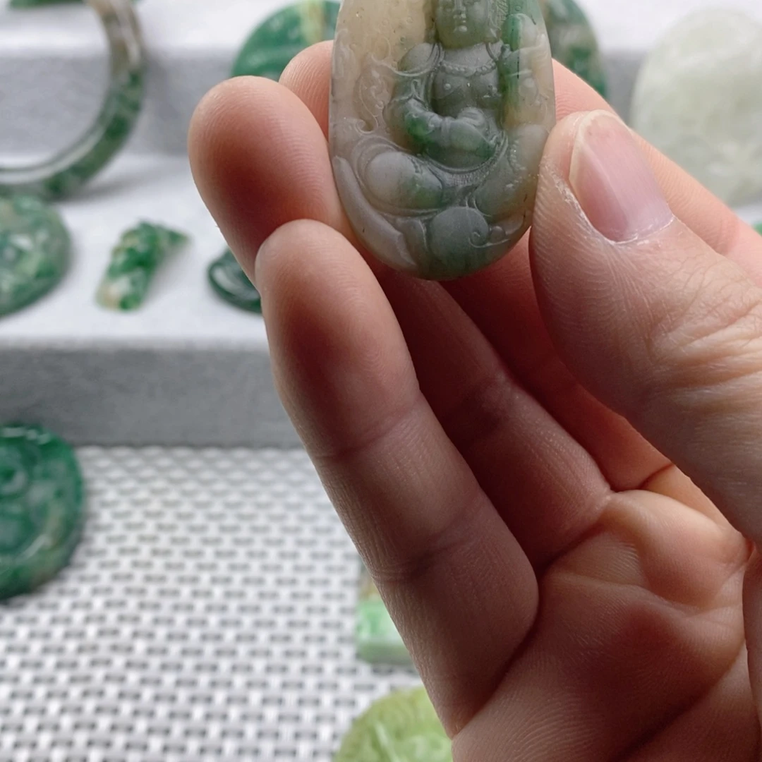 独山玉未镶嵌颈饰