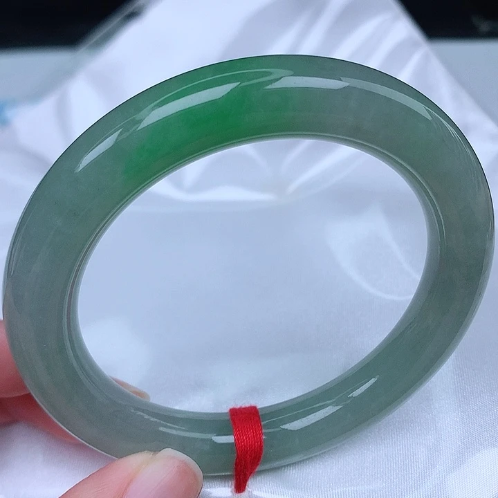 未镶嵌手镯（圆镯）翡翠天然