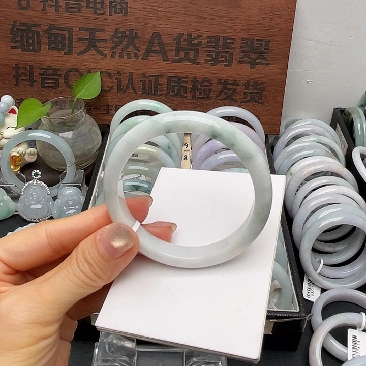 翡翠未镶嵌手镯53.8正圈