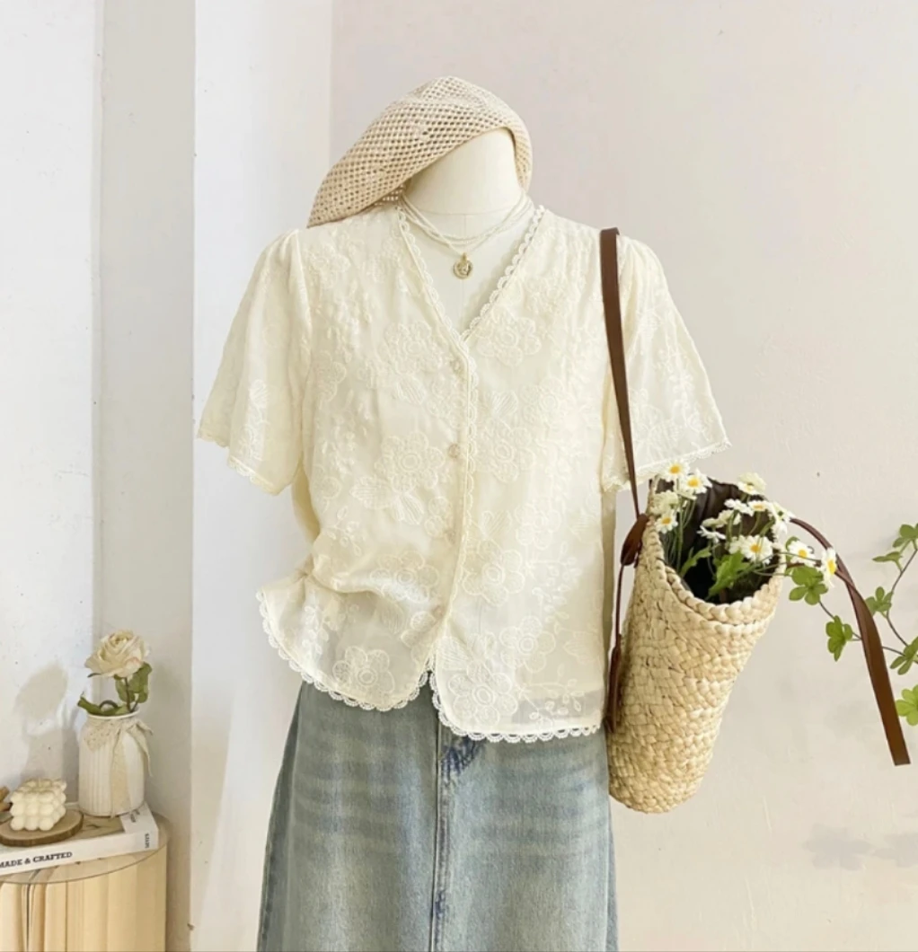 法式气质花边V领短袖衬衫女2025夏短款温柔 减龄韩系刺绣小衫上衣