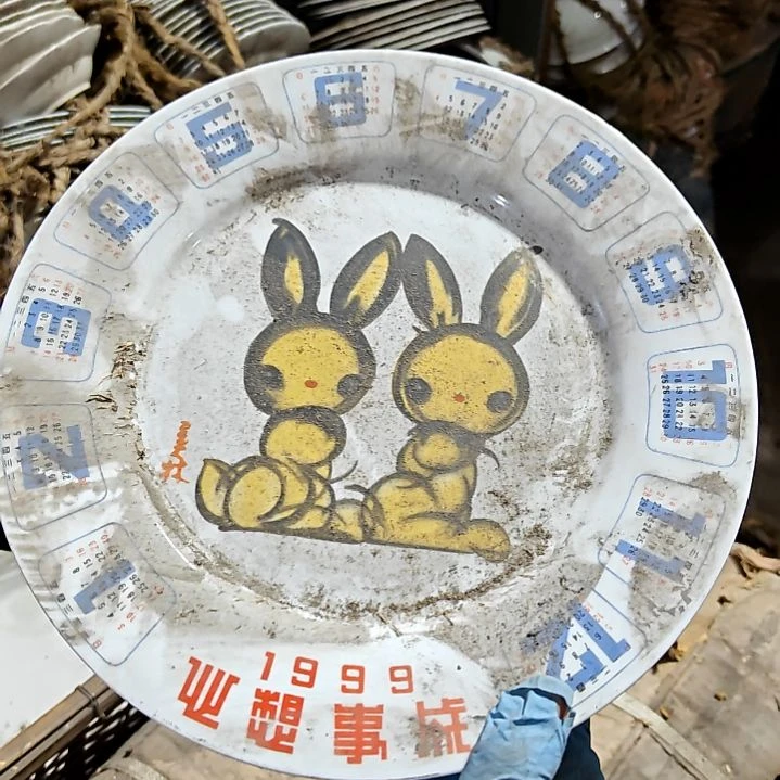 摆件盘子碗茶壶啥都有