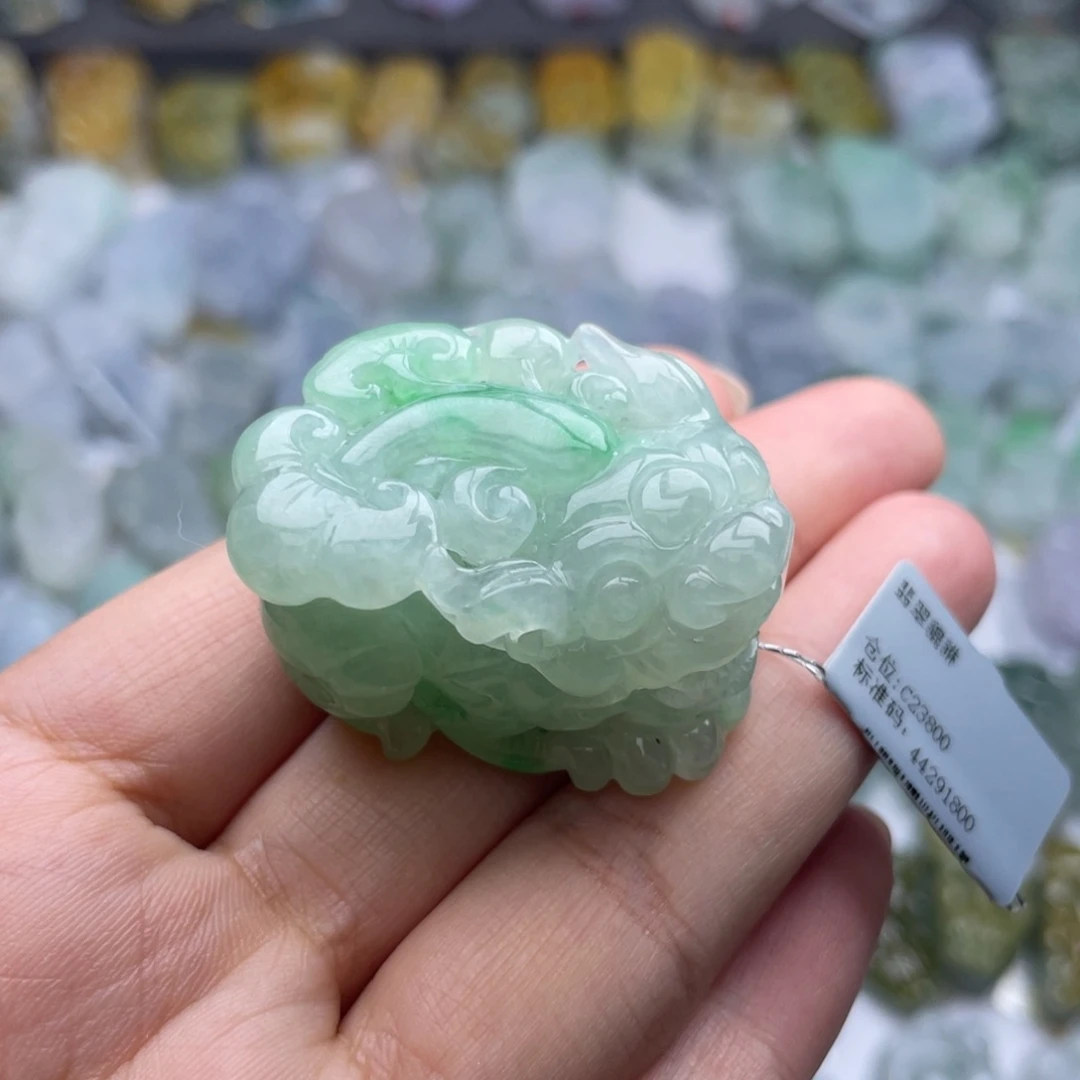 翡翠颈饰未镶嵌貔貅
