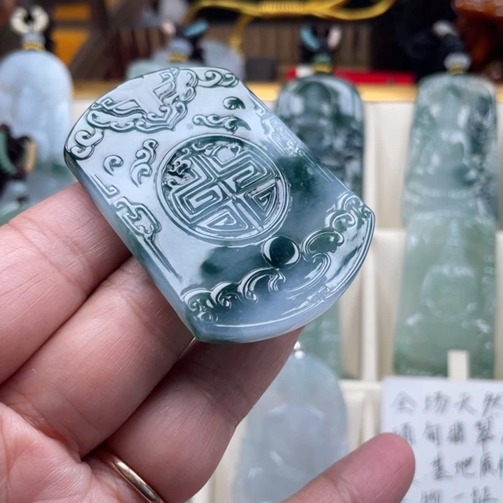 翡翠未镶嵌挂件玉