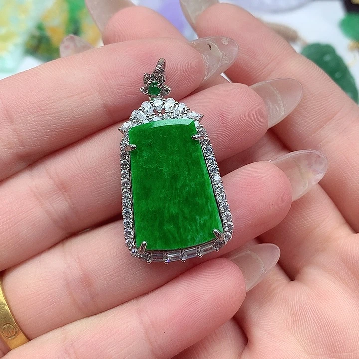 翡翠银S925镶嵌颈饰翡翠