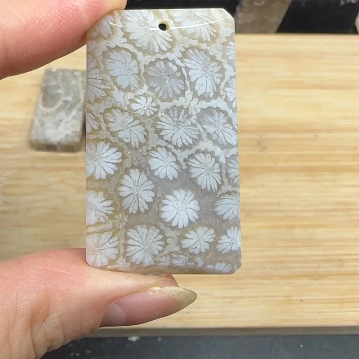 合金颈饰硅化玉全玉化小雏菊