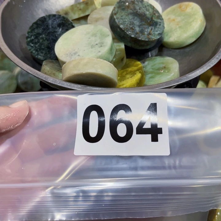 未镶嵌蛇纹石玉珠宝半成品