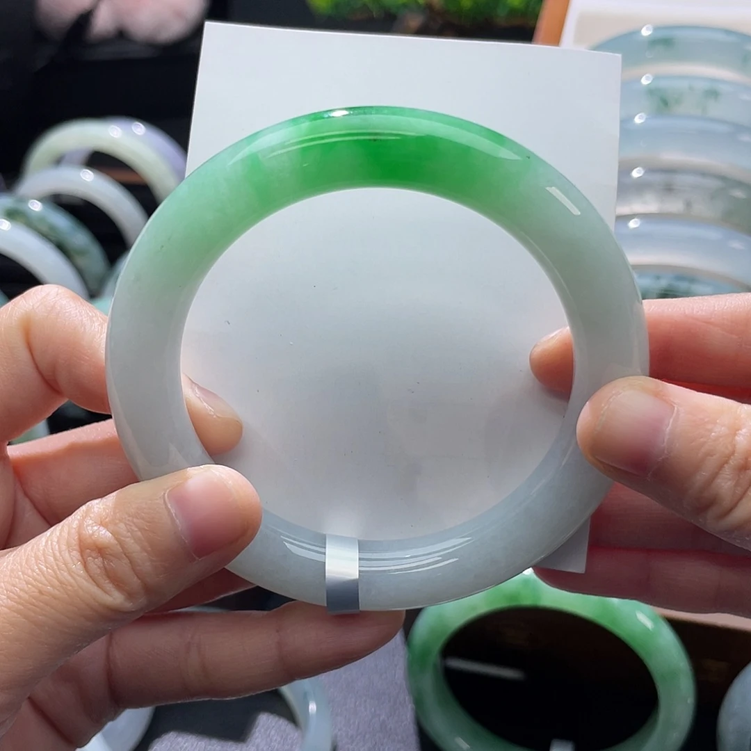 翡翠未镶嵌手镯58白底青