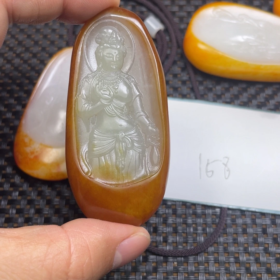 盛***店和田玉未镶嵌颈饰