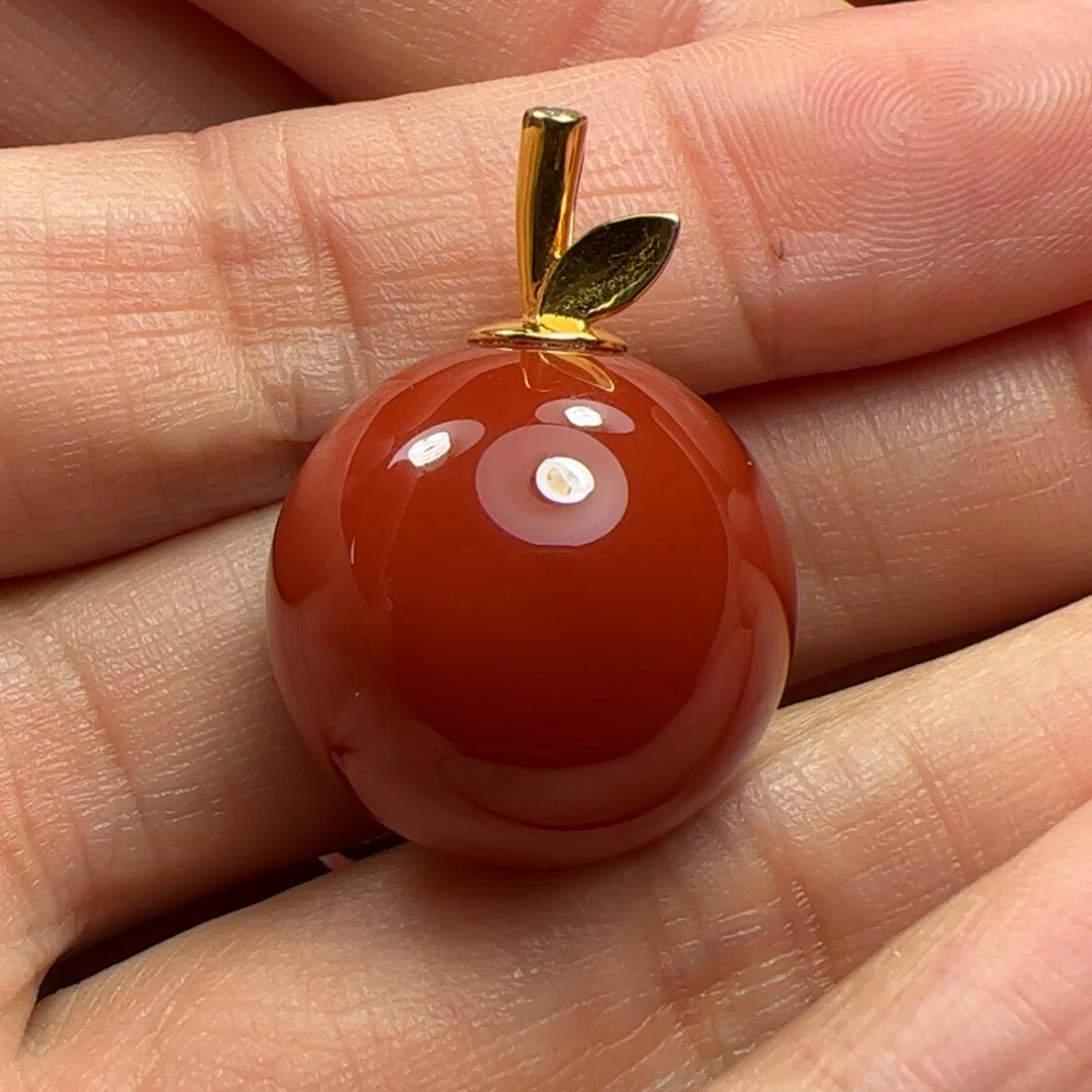 18K金镶嵌吊坠南红玛瑙