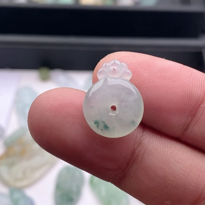 小***霞翡翠未镶嵌吊坠(不含链)