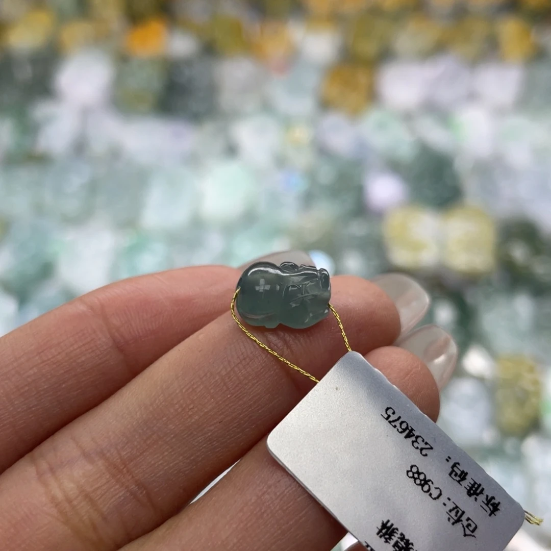 翡翠未镶嵌颈饰貔貅
