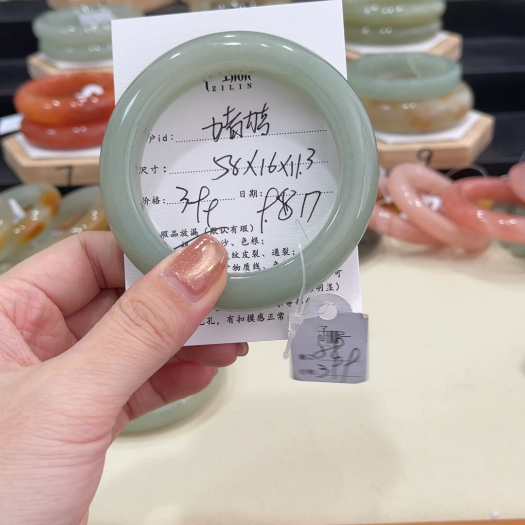 未镶嵌手镯石英质玉猪****瘦