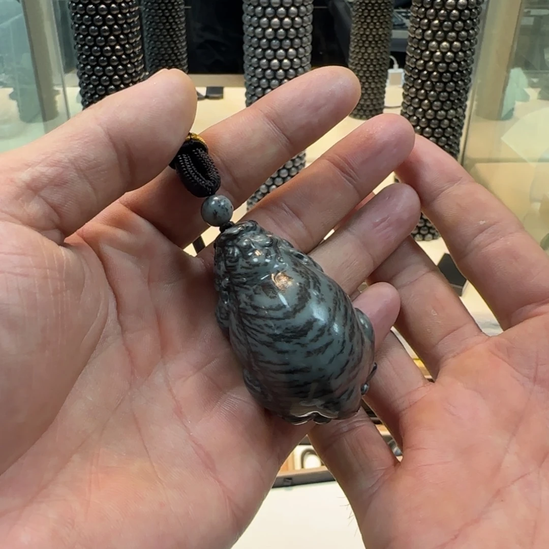 犭***侠和田玉未镶嵌挂件貔貅手把