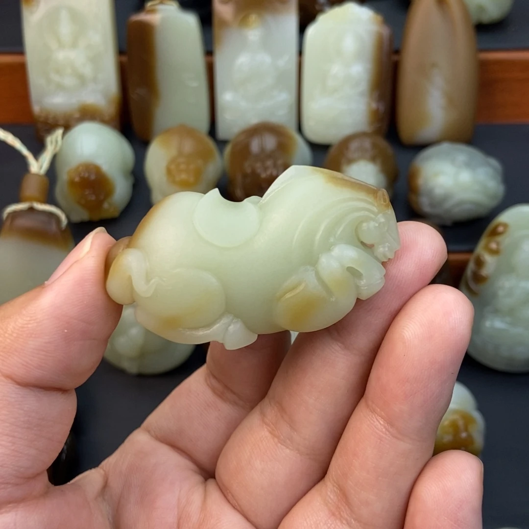 和田玉（糖玉）未镶嵌颈饰宿****）定制