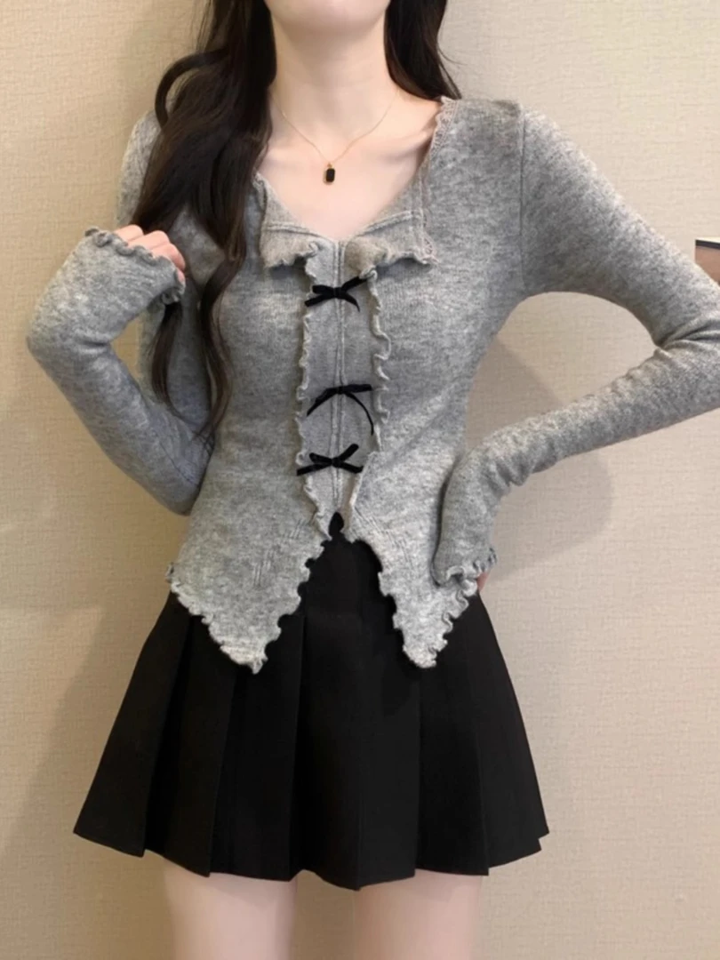 纯欲辣妹上衣女木耳边2025春季新款V领蝴蝶结针织衫短毛衣8026