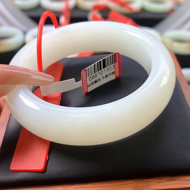 ****️和田玉未镶嵌手镯