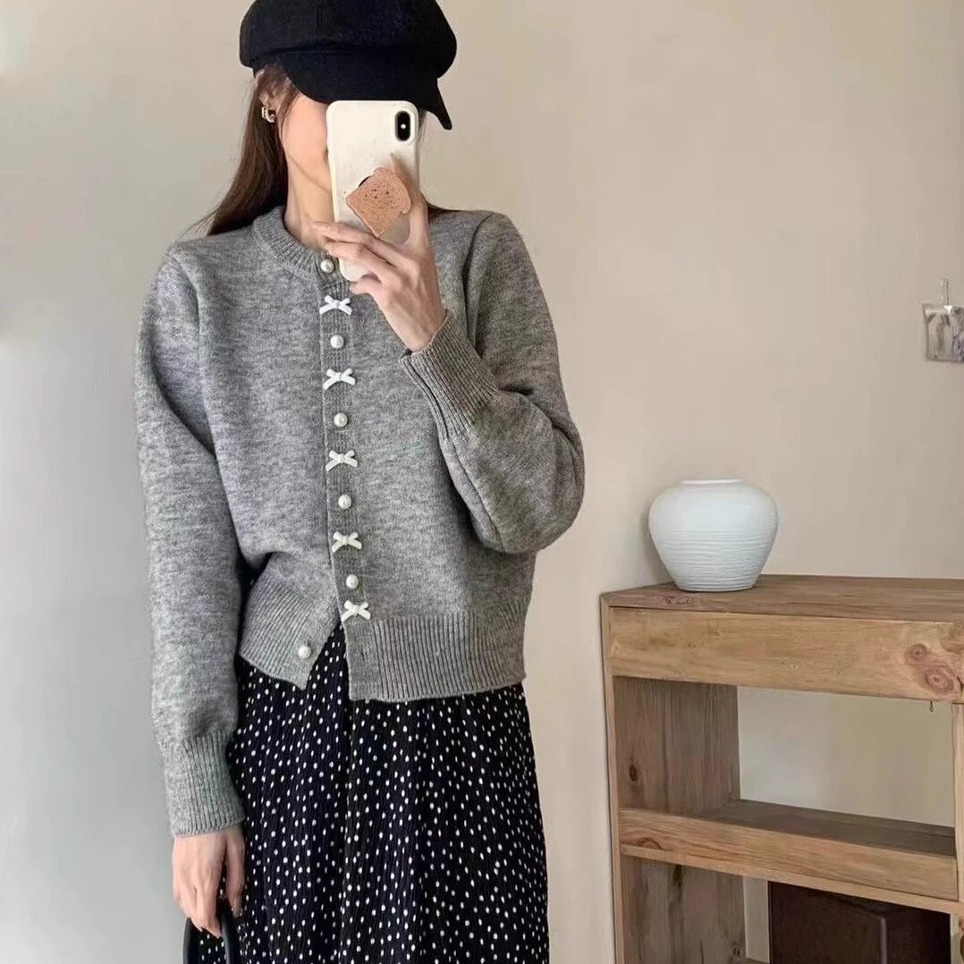 设计感蝴蝶结珍珠纽扣韩系甜美别致毛衣开衫春秋新款宽松针织上衣