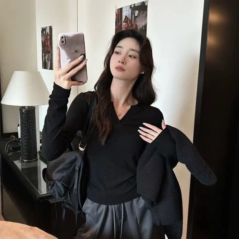 韩系灰色正肩v领长袖t恤女2025秋冬季新款修身显瘦内搭打底衫上衣