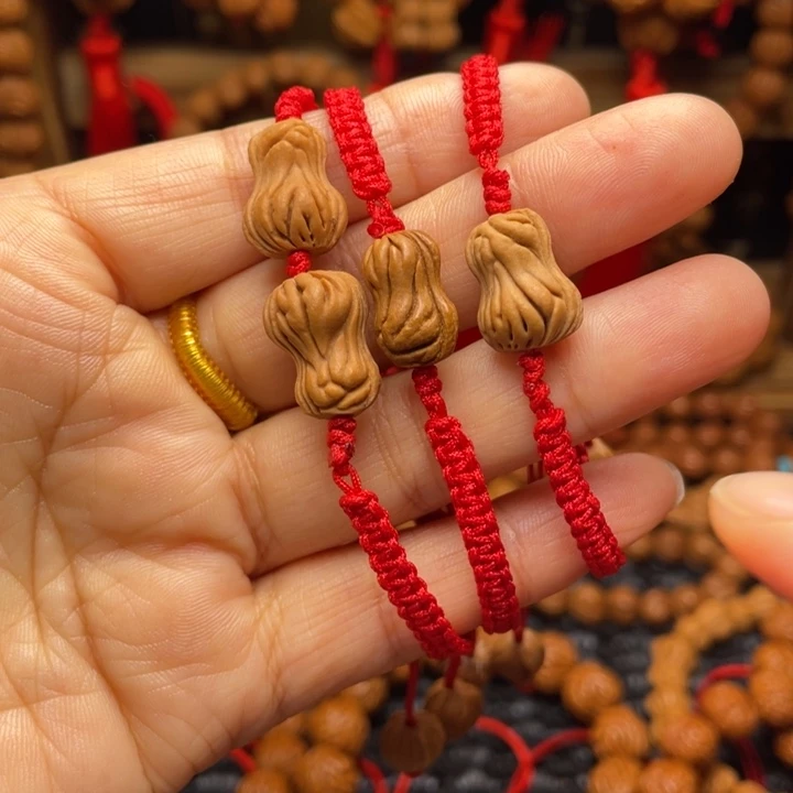 木质类龙纹桃枭挂件