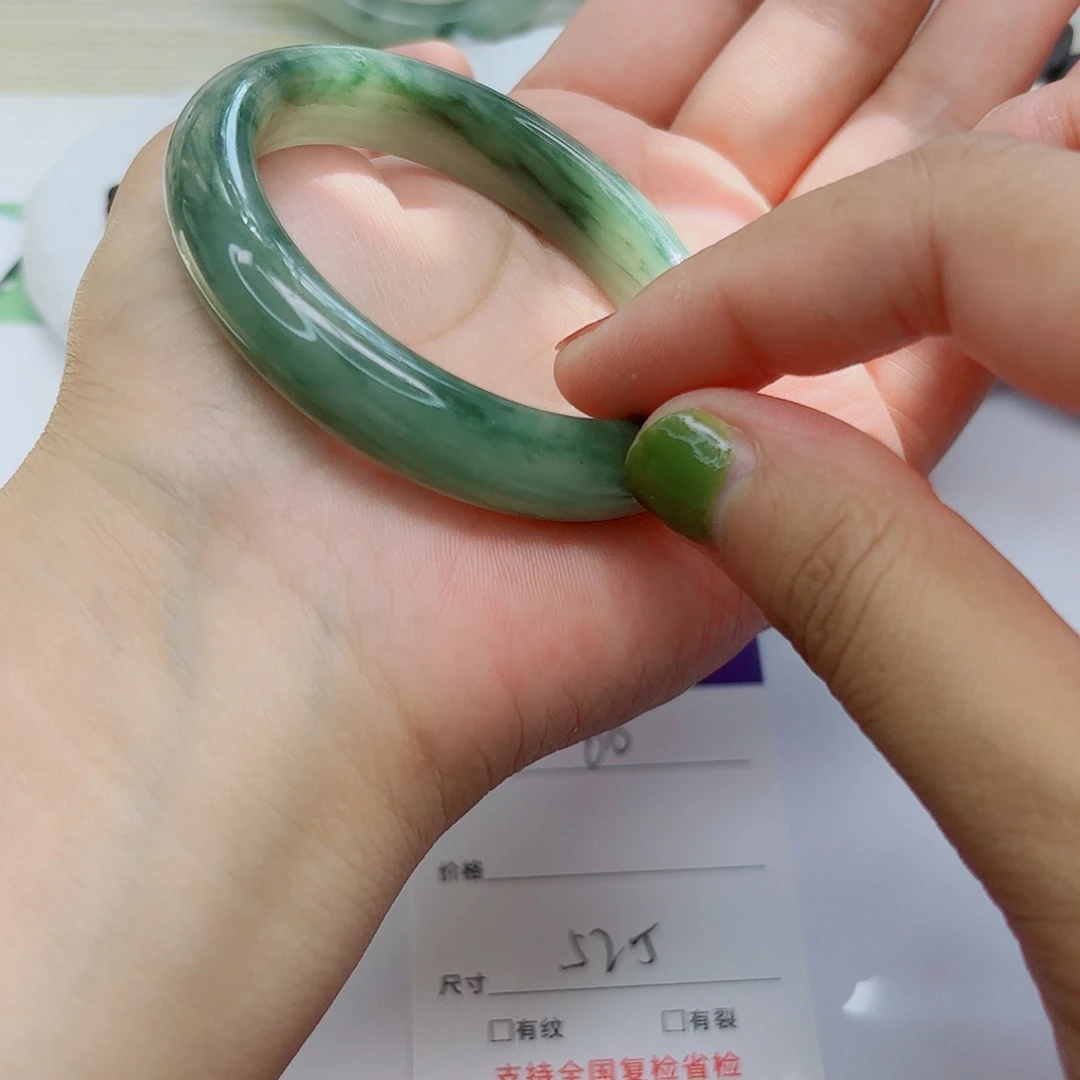 未镶嵌手镯石英质玉