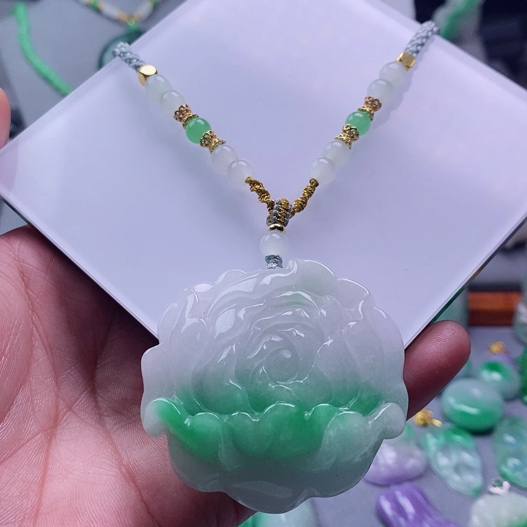 翡翠未镶嵌吊坠(赠链)