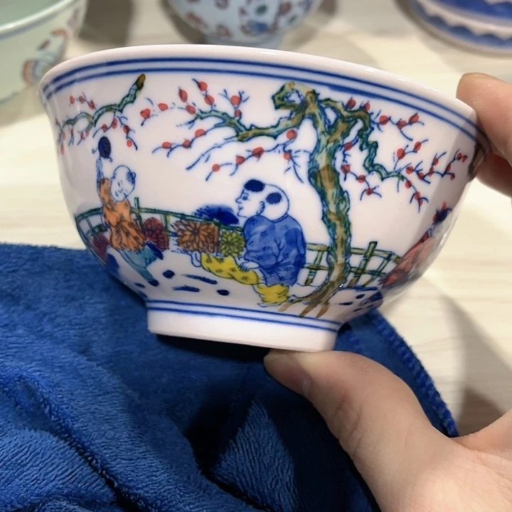 瓷片////直径12.5厘米。红。