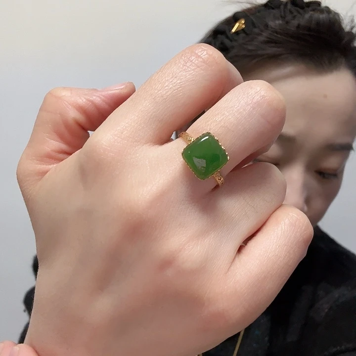 18K金镶嵌戒指和田玉仓库