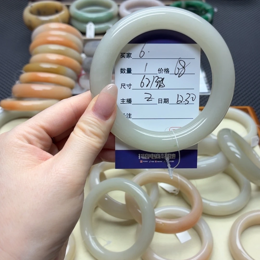 石英质玉未镶嵌手镯